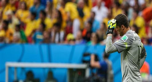 سيزار يضع حداً لمسيرته الدولية بعد السقوط بالـ 10